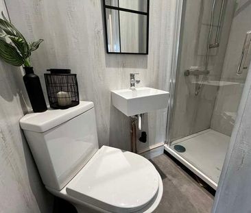 Spare Rooms // Bed & Bath // Available Now!!!, LN5 - Photo 1