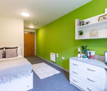 1 bedroom in a flat share to rent - Photo 5