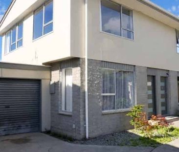 SYDENHAM - 3 BEDROOM TIDY TWO STORIED TOWNHOUSE - Photo 5