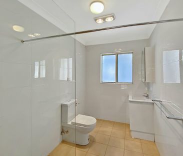 Spacious 3 Bedroom Townhouse ! - Photo 6