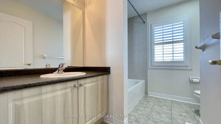 Detached Home For Lease | N8147390 - Photo 5