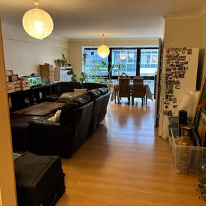 - GENT - Ruim appartement met 2 slpk en staanplaats - Photo 2