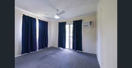 4 BEDROOM HOME CLOSE TO THE PARK! - Photo 5