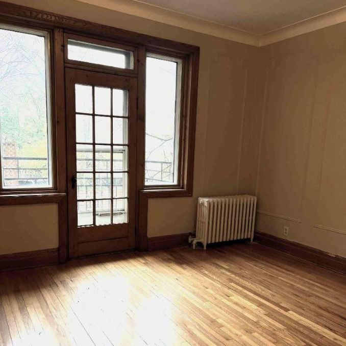 PRES DU METRO SNOWDON 2 CHAMBRES FERMEES- RENOVE - Photo 1