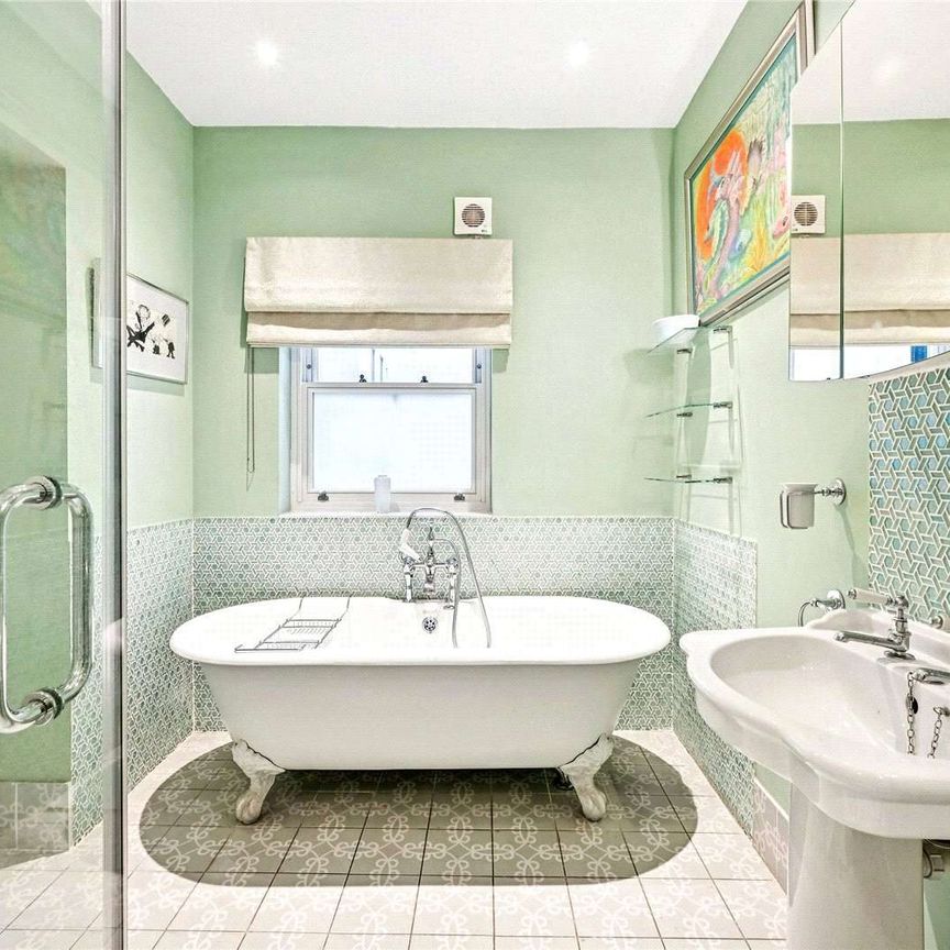 SHORT LET An outstanding end-of-terrace house with a beautiful garden. - Photo 1