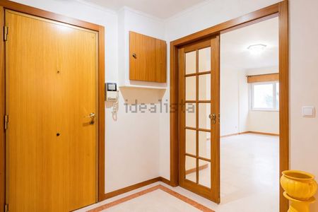 Apartamento em Portas de Benfica - Mercado de Benfica, Benfica - Photo 2