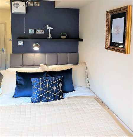 1 bedroom in a house share to rent - Photo 4