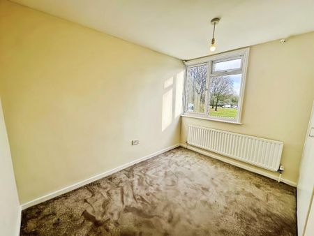 4 bedroom end of terrace house to rent - Photo 3