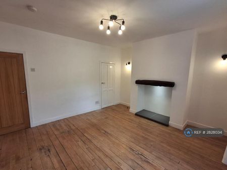 2 bedroom terraced house to rent - Photo 4