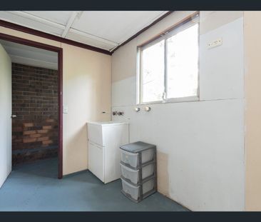 Spacious 3-Bedroom Home with Pool in the Heart of Mitchelton - Photo 5