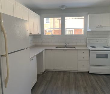 3 Bedrooms - Photo 2