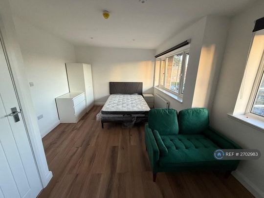 1 bedroom in a house share to rent - Photo 1