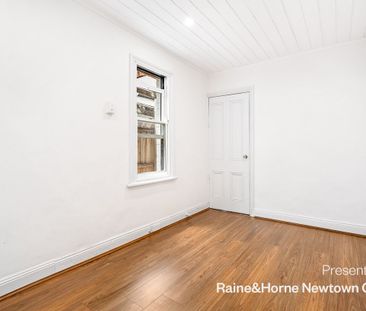 A refined 2 bed residence boasting character & prime location - Photo 4