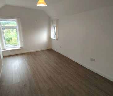 First floor flat, Graig Terrace, Manselton, Swansea, SA5 8PT - Photo 3