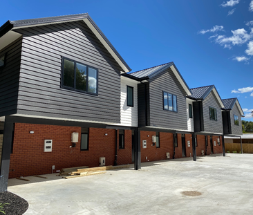 Modern 1-Bedroom Studio Unit for Rent – Hamilton East, 3216 Offerin... - Photo 3