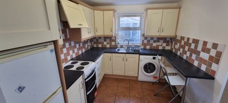 137 Ulsterville Avenue, Belfast BT9 7AU - Photo 2