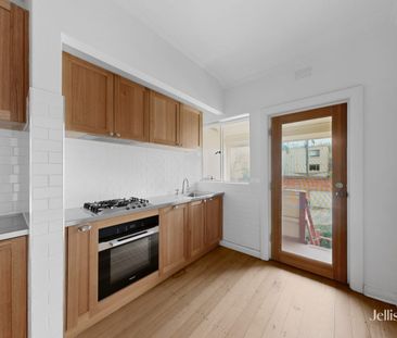 Art Deco Two Bedroom Residence with Modern Comforts and Private Access - Photo 6