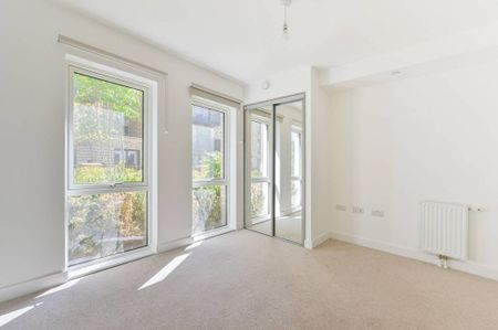 3 bedroom flat to rent - Photo 5