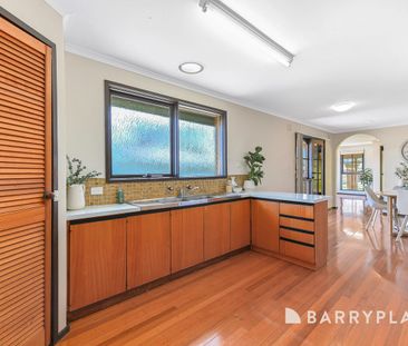 Family Living in a Premium Wantirna Location - Photo 6