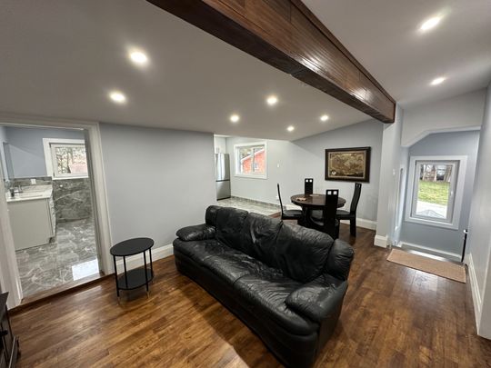 For Lease - 6222 Yonge Street Unit# 2, Innisfil, Ontario - Photo 1