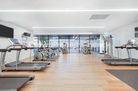 “URBAN CHIC 2 BEDROOM APARTMENT ON LEVEL 10” - Photo 2