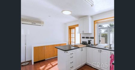 3x1 House in Orelia with Big Backyard. - Photo 3