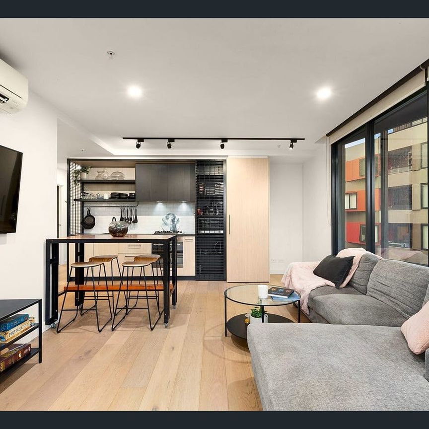 LIGHT FILLED 2BR/2BTH, WALK TO EVERYTHING! - Photo 1