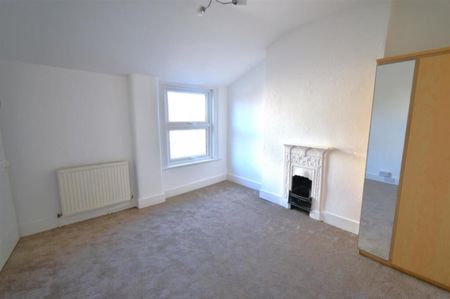 3 Bed Flat, Stuart Road, W3 - Photo 3