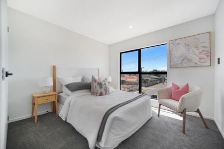 PAKURANGA, 3 BEDROOMS + Study - Photo 5