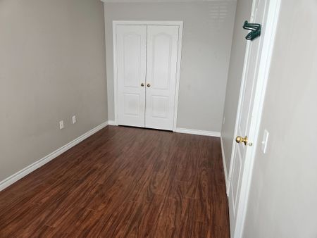 For Lease - 926 Ledbury Crescent, Mississauga, Ontario - Photo 2