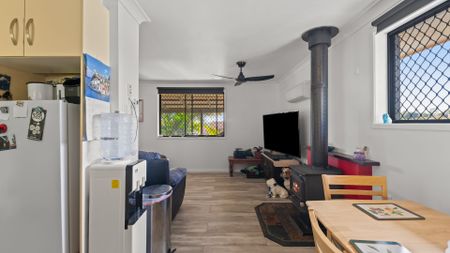 3 bedroom home in flood free location - Photo 4