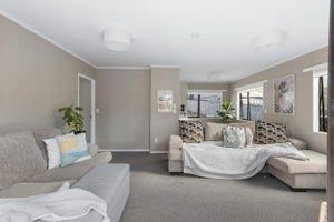 SUNNY 3 BEDROOM HOUSE, FULLY FENCED WITH DECK - Photo 1