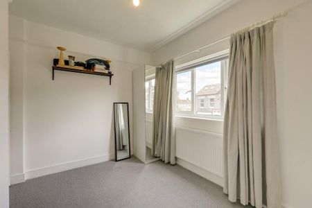 3 bedroom flat to rent - Photo 2