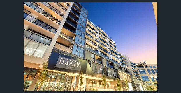 LARGE BALCONY | CONTEMPORARY APARTMENT - Photo 1