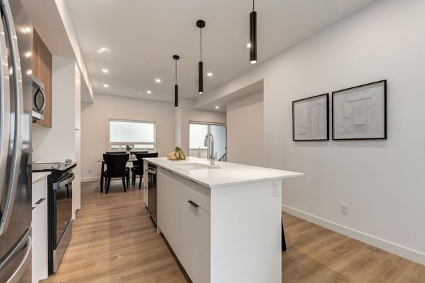 306 38 Avenue Northwest, Calgary - Photo 1