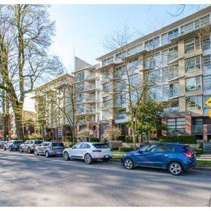 Beautiful, bright 1 bed+den apartment in Kitsilano - Photo 2