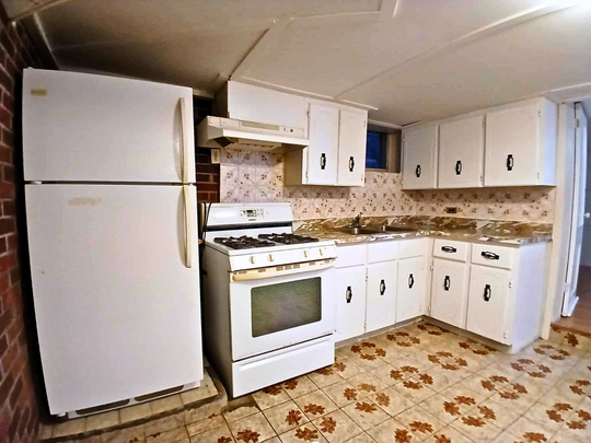 For Lease - 310 Westwood Avenue Unit# Lower Level, Toronto, Ontario - Photo 1