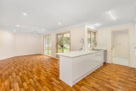 Five Bedroom House - Photo 3