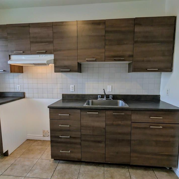 Immeuble - 548-558 King Est Appartement 4 ½ à Louer Rue King Est - Fraîchement Rénové - Photo 1