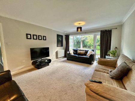 5 bedroom detached house to rent - Photo 4