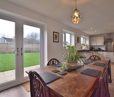 4 bedroom detached house to rent - Photo 2