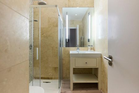 5 bedroom semi-detached house to rent - Photo 2