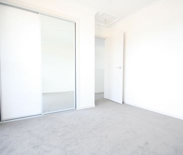 Three Bedroom Terrace in Central Location - Photo 4