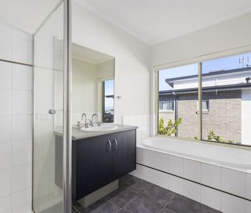 IDEAL THREE BEDROOM FAMILY HOME - Photo 3