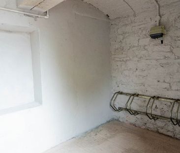 1 Bed Flat, Clifton Park Road, BS8 - Photo 3