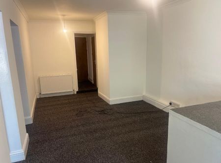 2 Bed Flat, London, IG3 - Photo 3