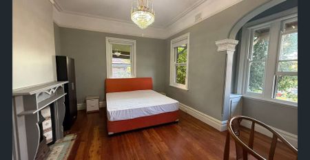 Quiet street, Spacious bedroom for renting - Photo 2