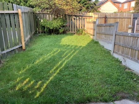 2 bedroom mews to rent - Photo 5