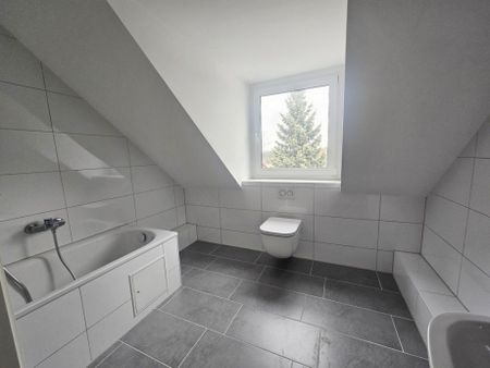 Charmante Dachgeschosswohnung in Ohligs - Photo 2