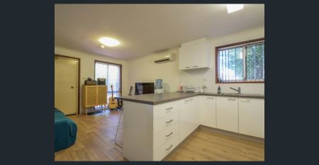 Refurbished 1 bedroom apartment - Photo 2